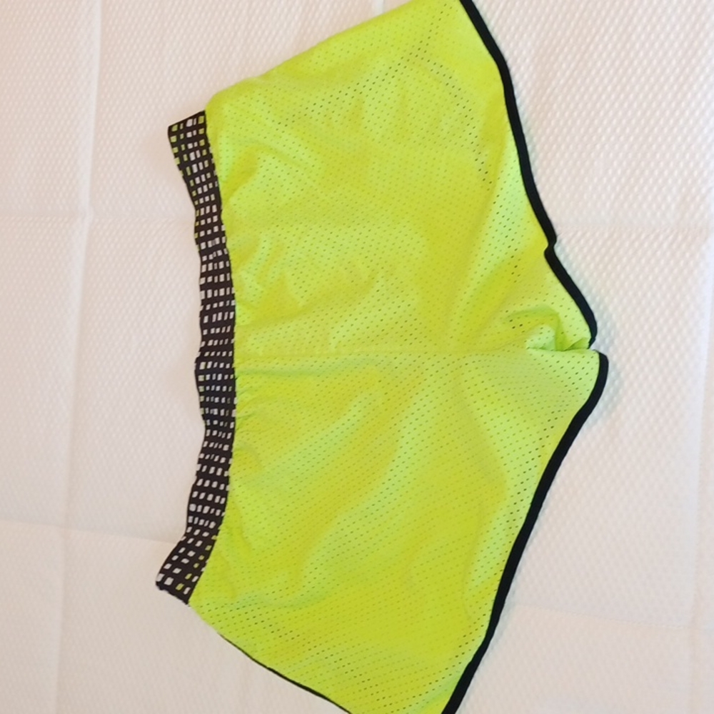 ☀️Under Armour Running Shorts - Picture 2 of 5